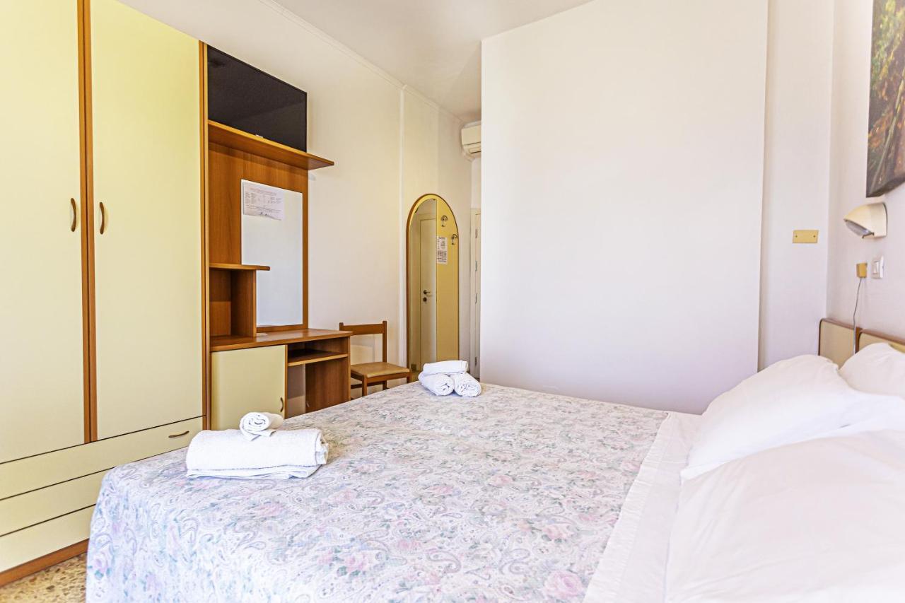 Hotel Continental Белариа-Игеа Марина Екстериор снимка
