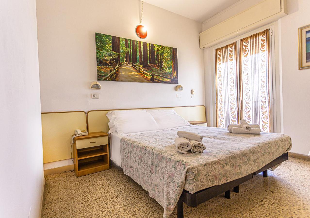 Hotel Continental Белариа-Игеа Марина Екстериор снимка