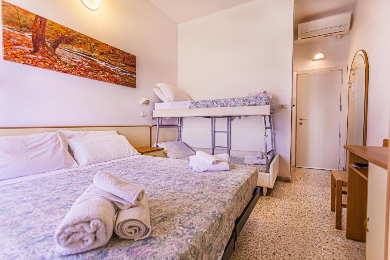 Hotel Continental Белариа-Игеа Марина Екстериор снимка