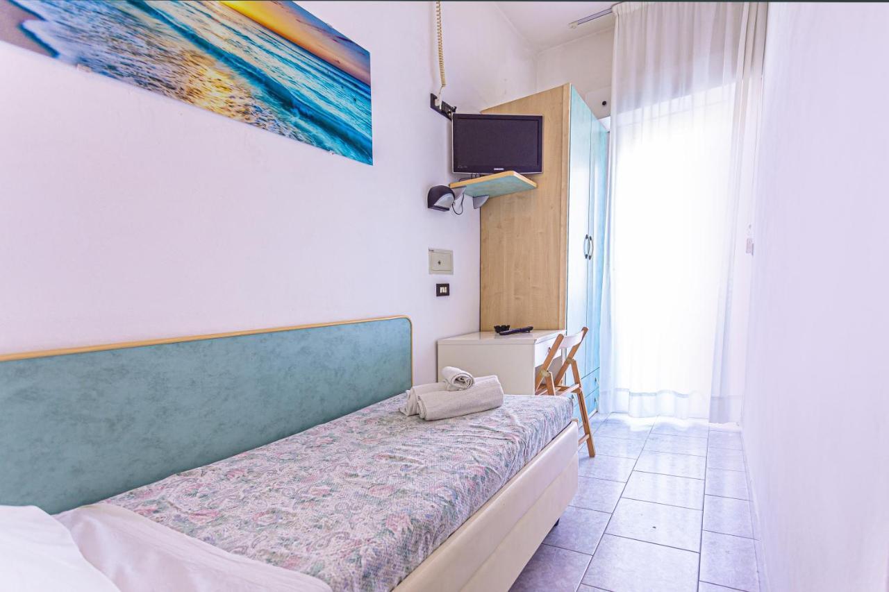 Hotel Continental Белариа-Игеа Марина Екстериор снимка