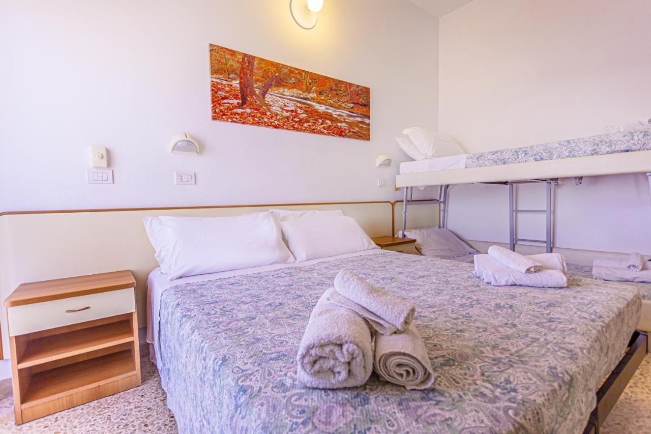 Hotel Continental Белариа-Игеа Марина Екстериор снимка